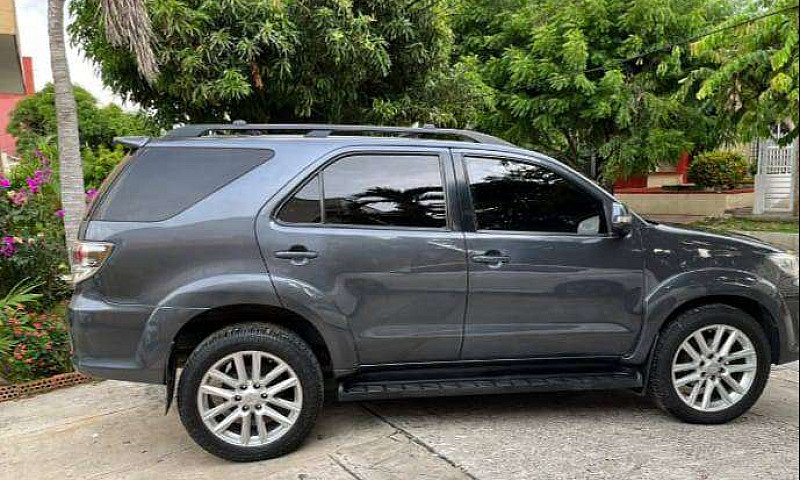 Toyota Fortuner 4X2 ...