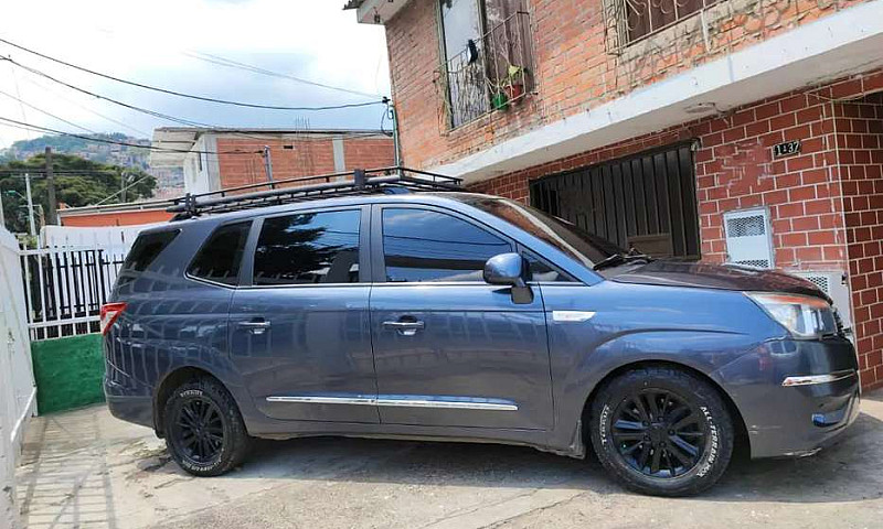 Ssangyong Rodius...