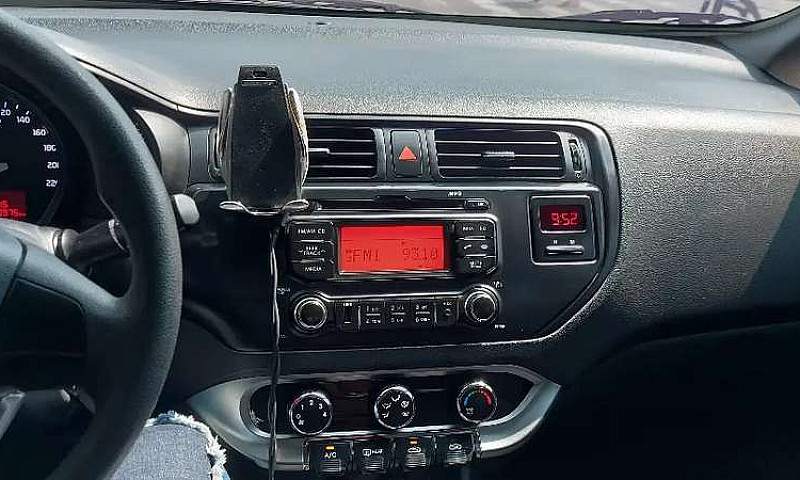 Vendo Kia Rio...