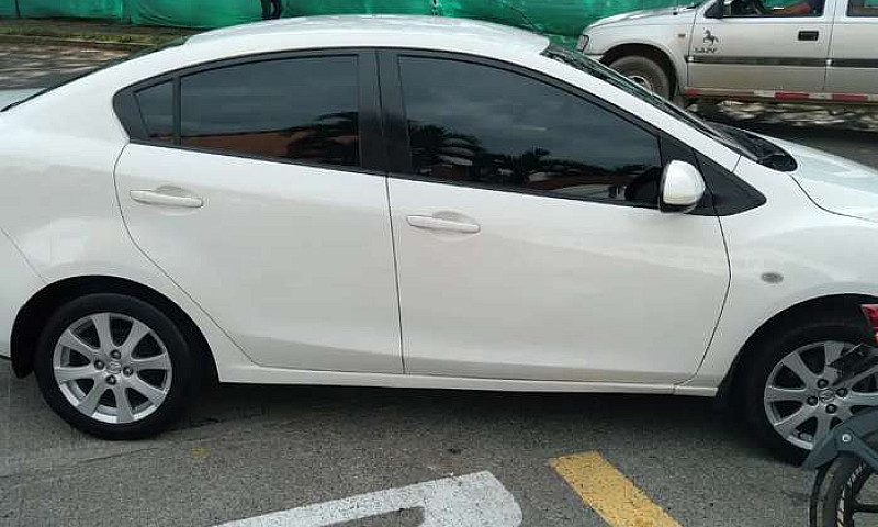 Mazda 2 Sedan Automá...