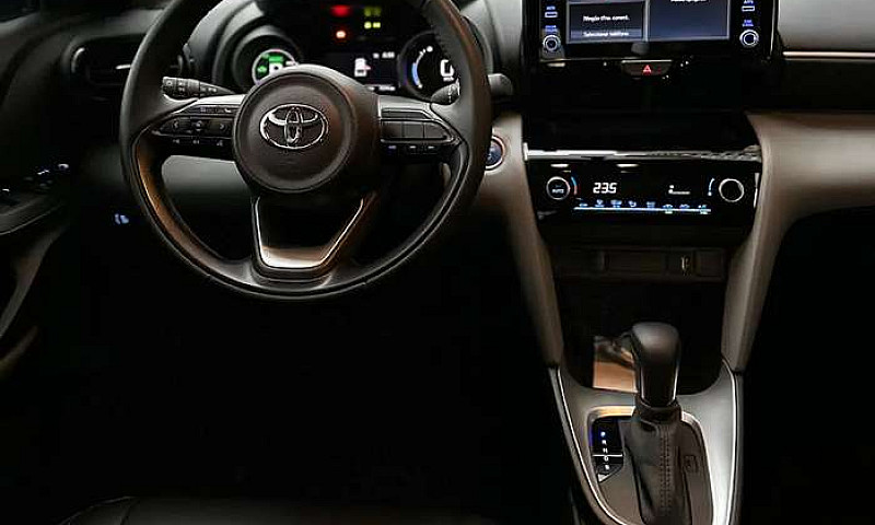 Hermosa Yaris Cross...