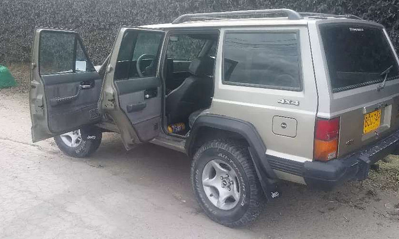 Jeep Cherokee Laredo...