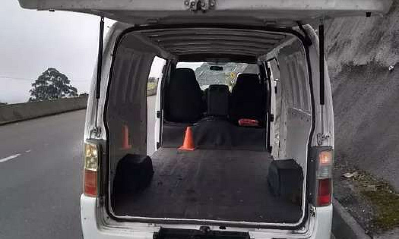 Hermosa Nissan Urvan...