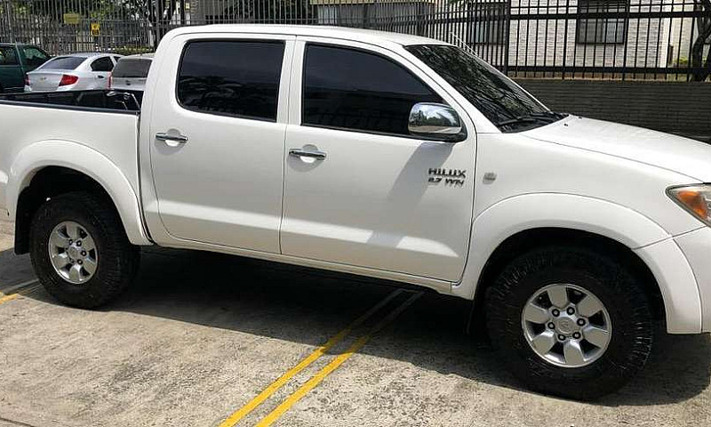 Toyota Hilux 4X4...
