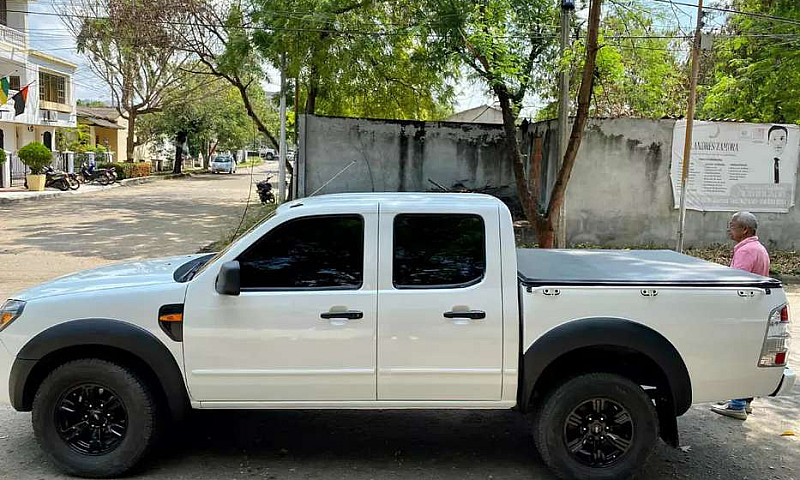 Vendo Ford Ranger 4X...