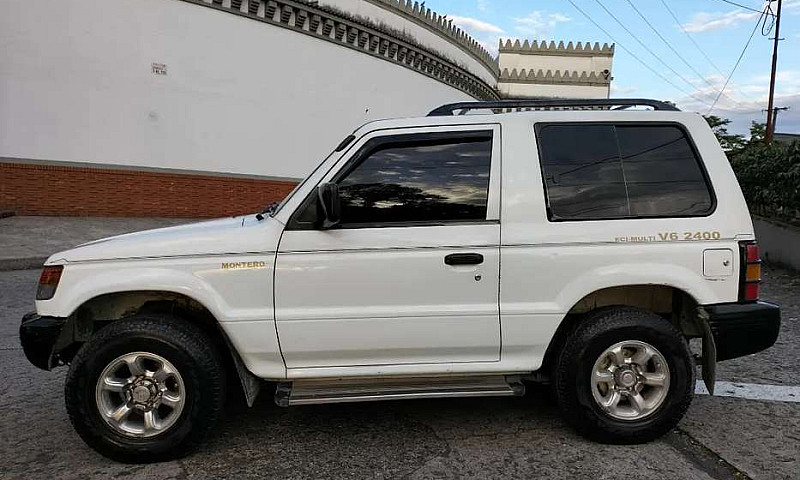 Montero Mitsubishi 2...