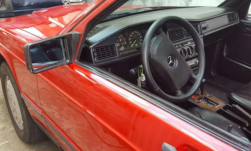 Mercedes Benz 190E...