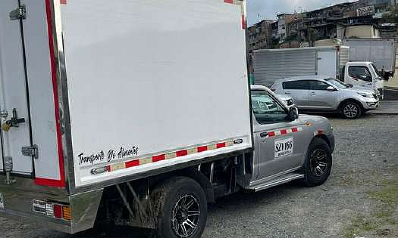Camioneta Nissan D22...