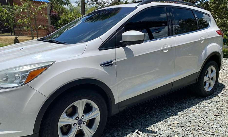Camioneta Ford Escap...