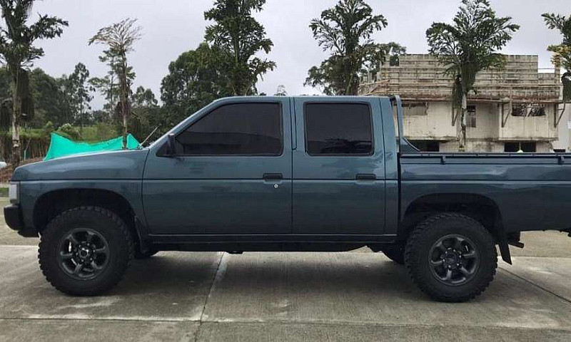 Nissan D21 4X4 2.400...