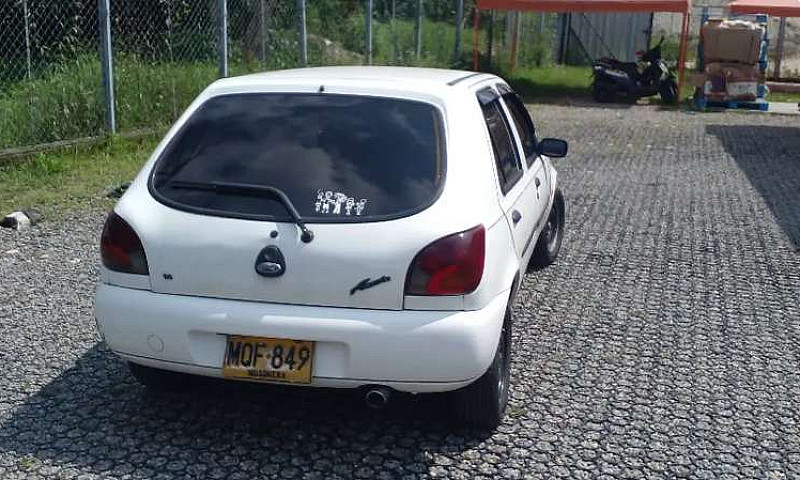 Vendo Automóvil Ford...