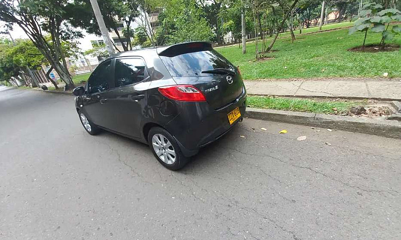 Hermoso Mazda 2 2015...