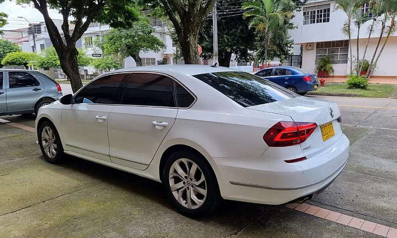 Volkswagen Passat Bl...