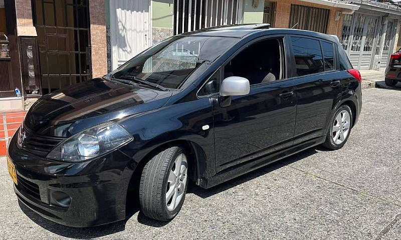 Nissan Tiida Premium...