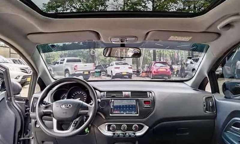 Vendo Kia Rio Full E...