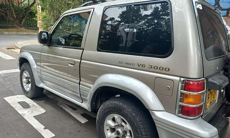 Montero Mitsubishi V...