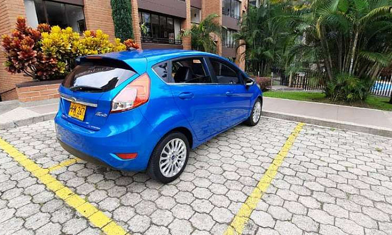 Ford Fiesta Titanium...