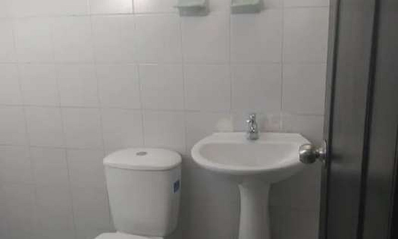 Se Alquila Casa 2.50...