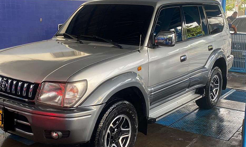 Vendo Toyota Prado E...