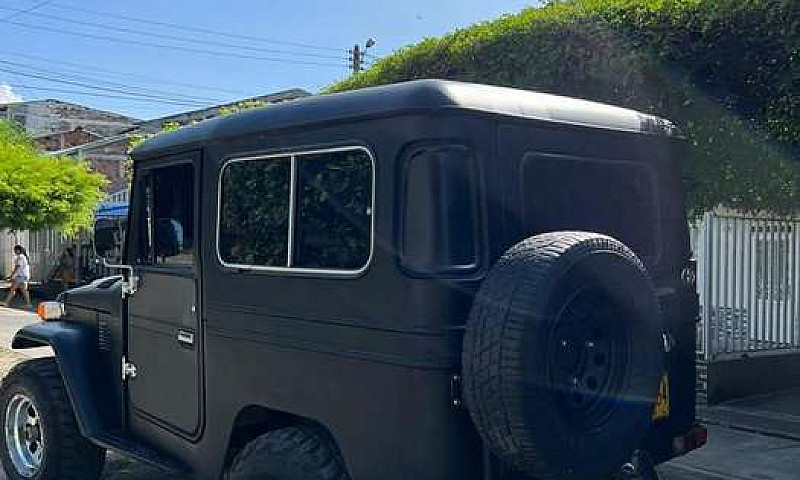 Toyota Fj 40...