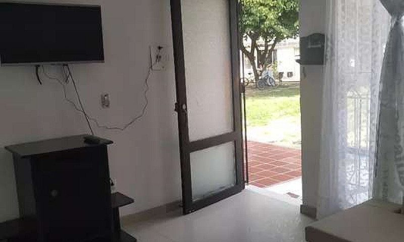 Arriendo Casa Amobla...