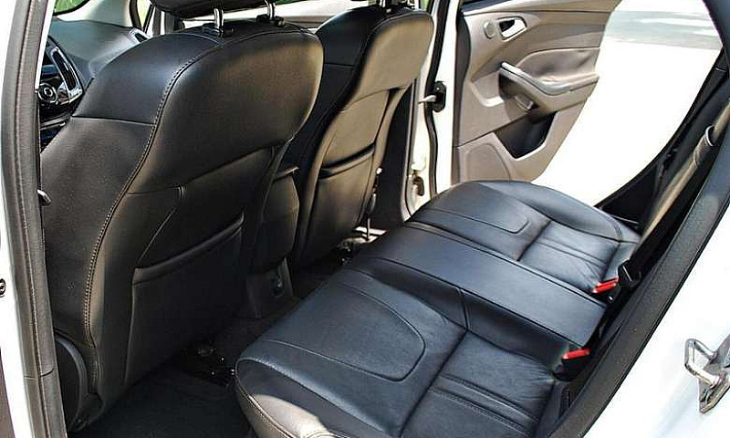 Ford Focus Titanium...