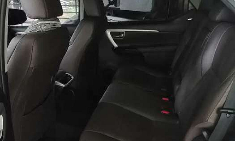 Toyota Fortuner Srv...