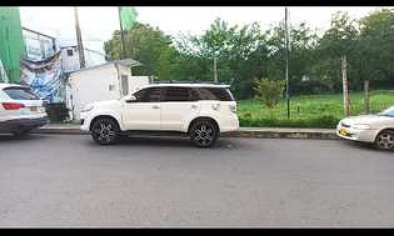 Toyota Fortuner 4X2 ...