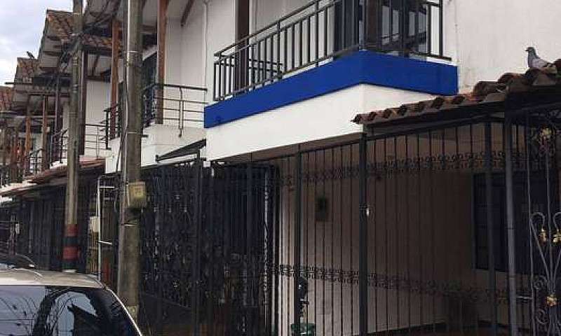 Arriendo Casa Barrio...