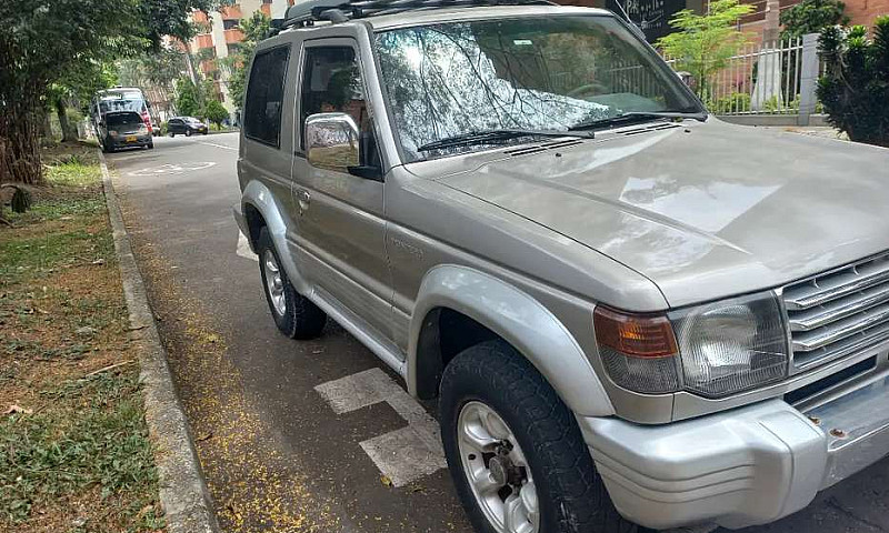 Montero Mitsubishi V...