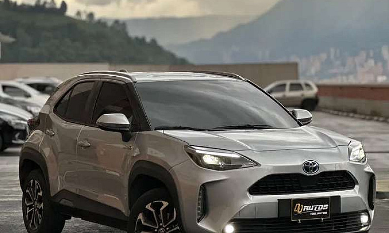 Hermosa Yaris Cross...