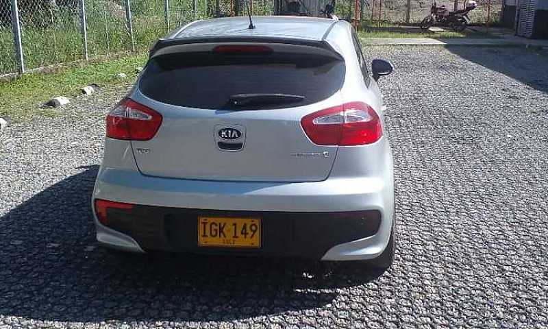 Vendo Automóvil Kia ...