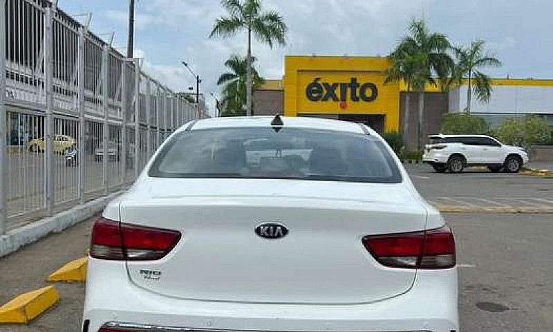 Vendo Kia Rio Vibran...