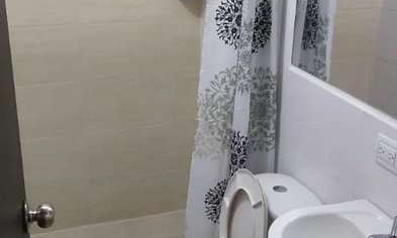 Arriendo Apto Frente...