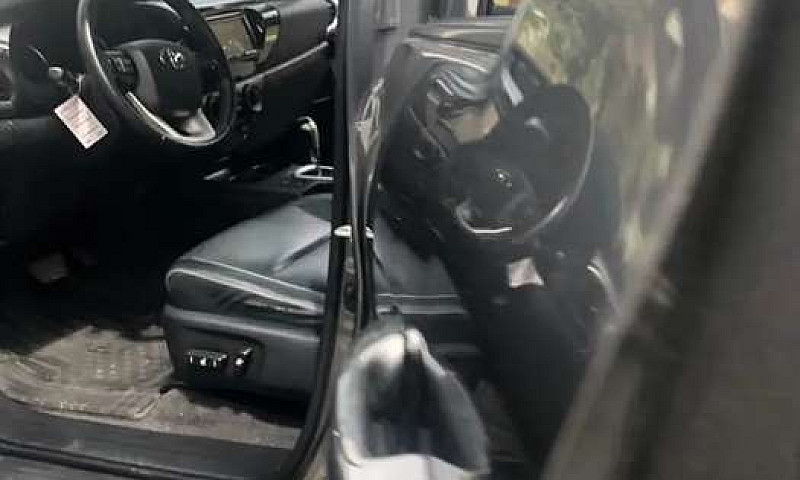 Sr Vende Toyota Hilu...