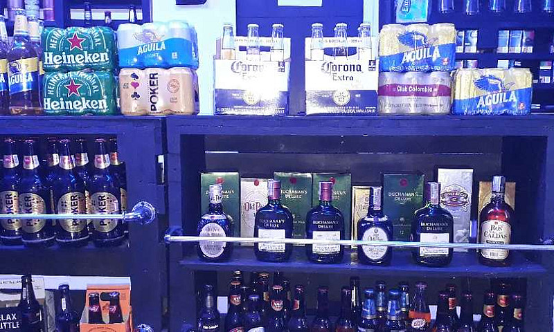 Se Arrienda Licorera...