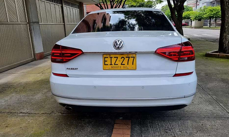 Volkswagen Passat Bl...
