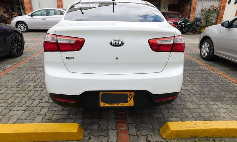 Kia Rio 2013 1.4...