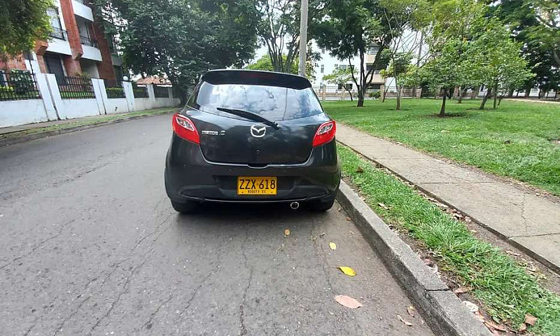 Hermoso Mazda 2 2015...