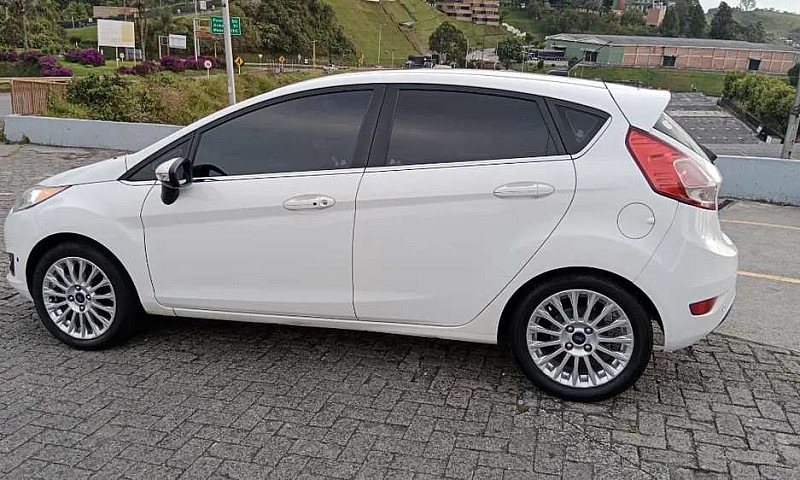 Ford Fiesta Titanium...