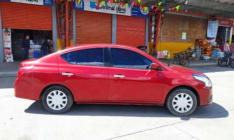 Nissan Versa 1.6 Sen...