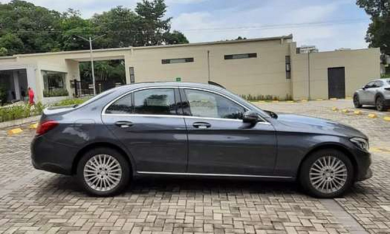 Vendo Mercedes C200...