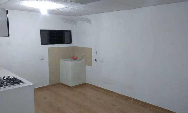 Arriendo Apto Frente...