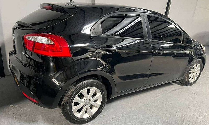 Kia Rio Hb 2015...