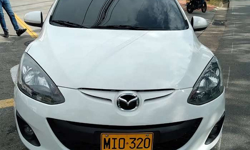 Mazda 2 Sedan Automá...