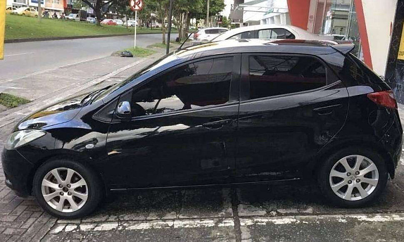 Vendo Mazad 2 Modelo...