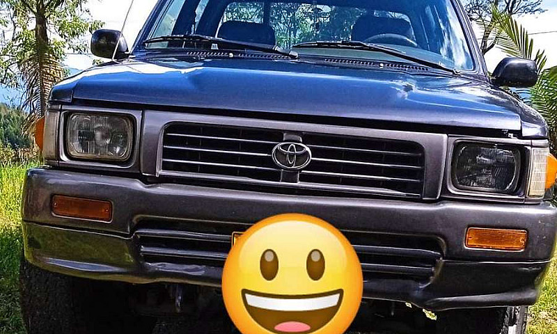 Vendo Toyota Hilux M...