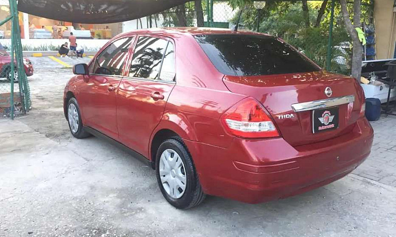 Nissan Tiida Mio 1.8...