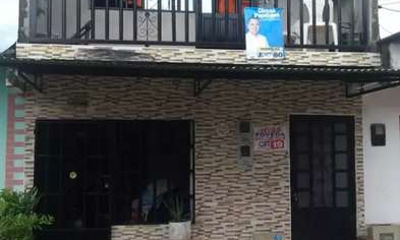 Casa Dos Pisos En Vi...