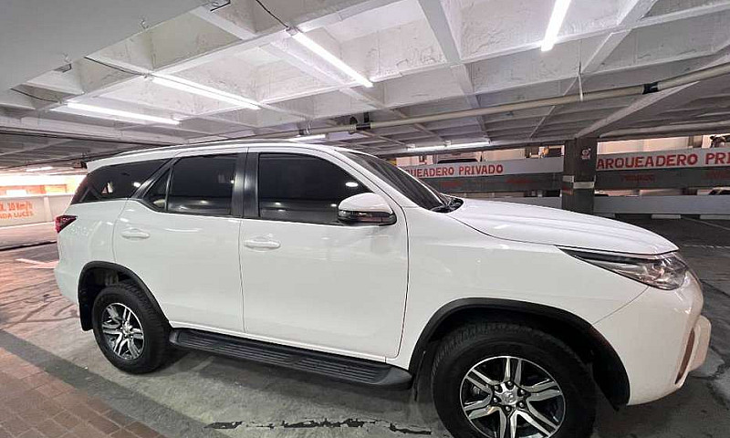 Toyota Fortuner Stre...